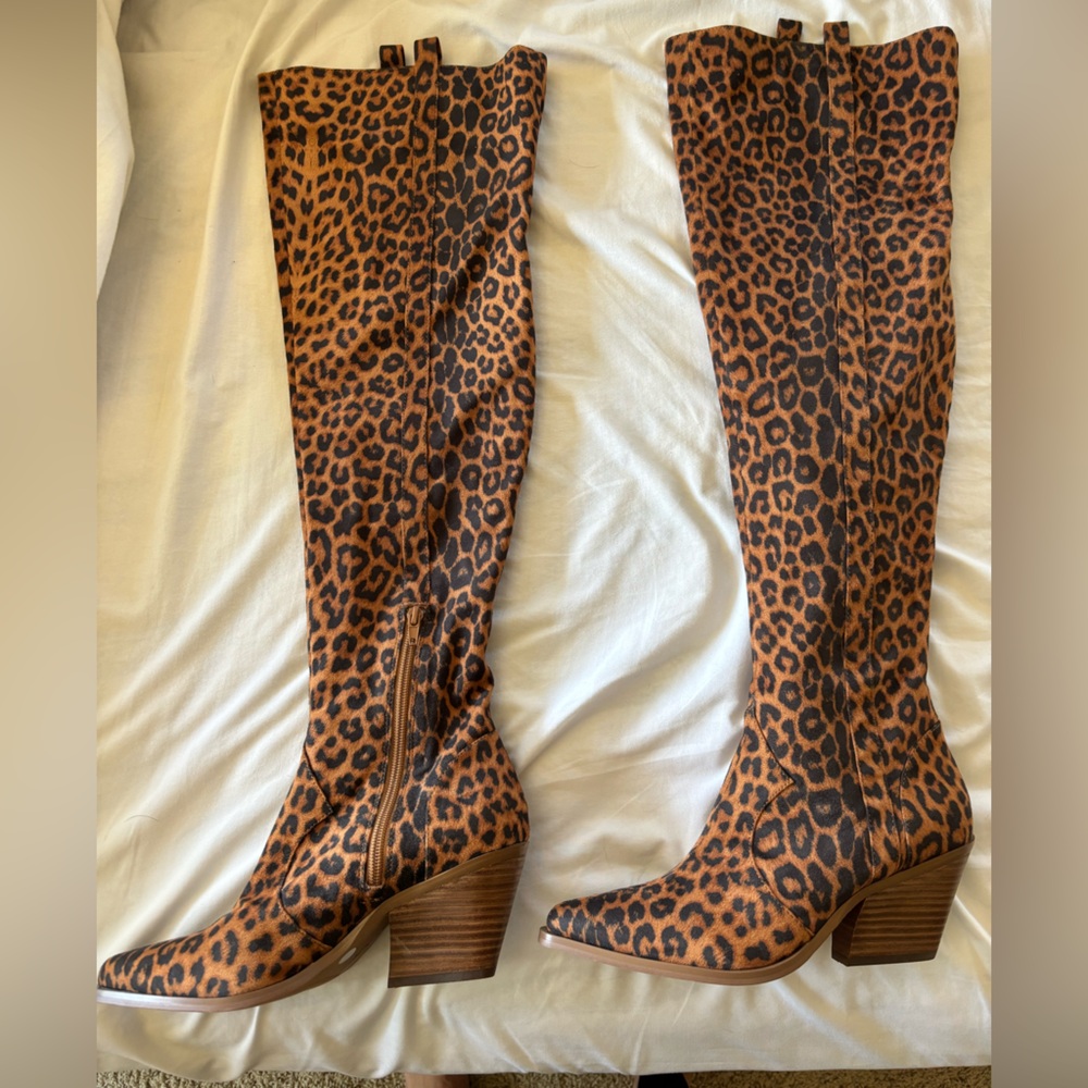 JESSICA SIMPSON JS-ZEANA Size size 7.5 M  NEW never worn original box.